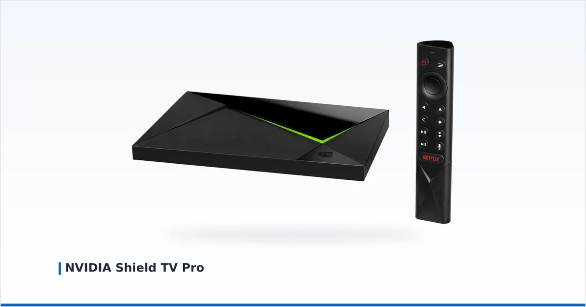 NVIDIA Shield TV Pro-boksen med fjernkontrollen sin på nøytral hvit bakgrunn